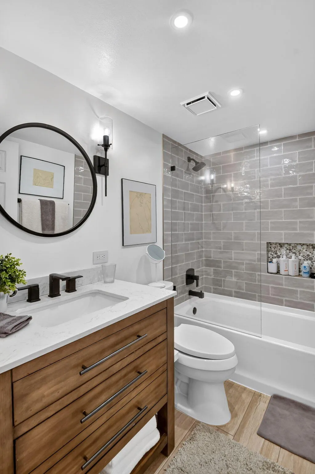 Beautifully renovated 2nd Bathroom