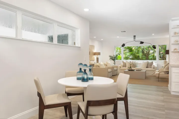 Eat-in-kitchen