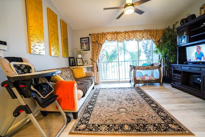 LIVING ROOM 1