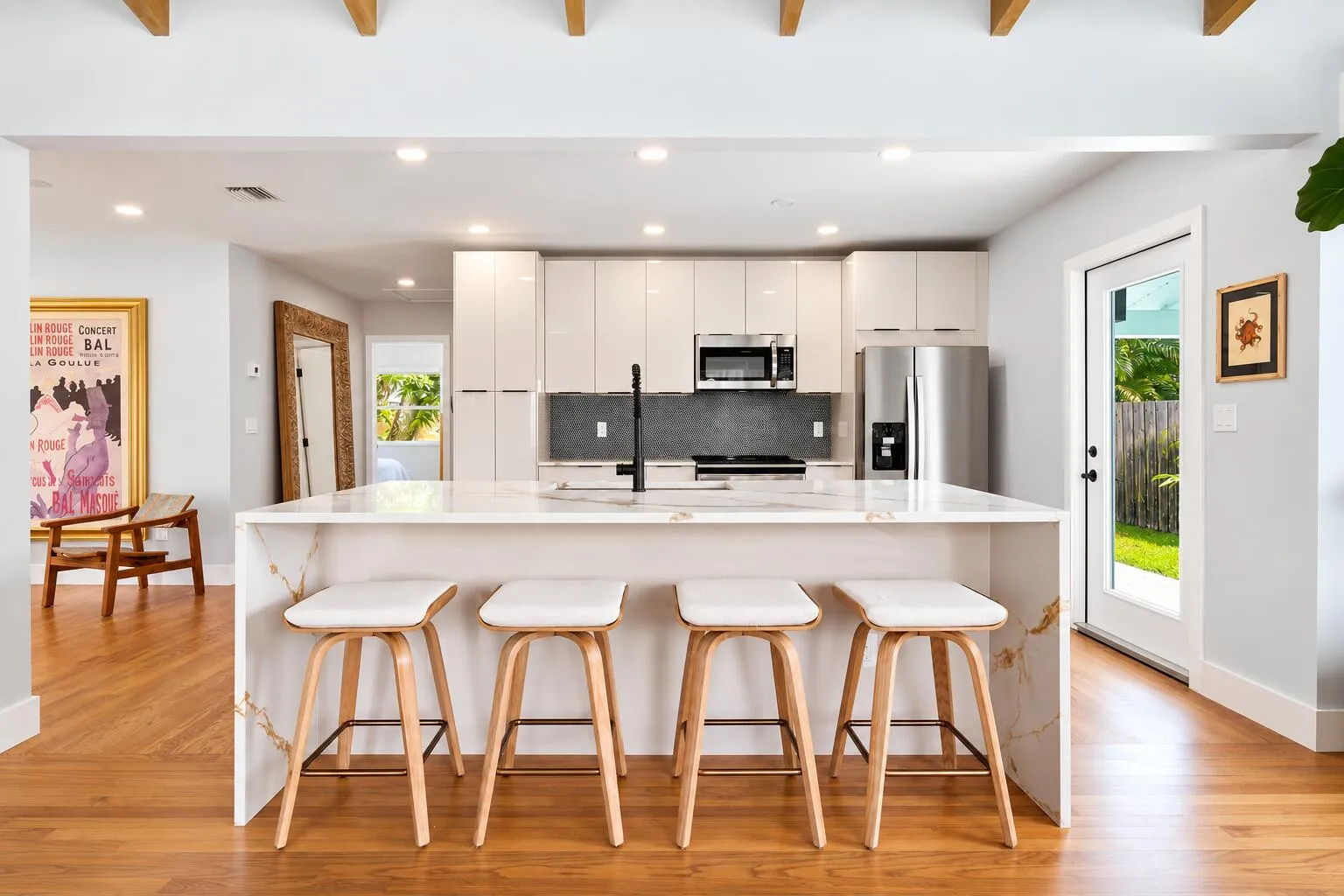 CHEFS EAT IN KITCHEN