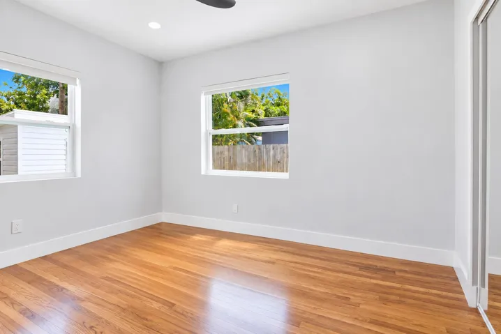 bedroom no furniture