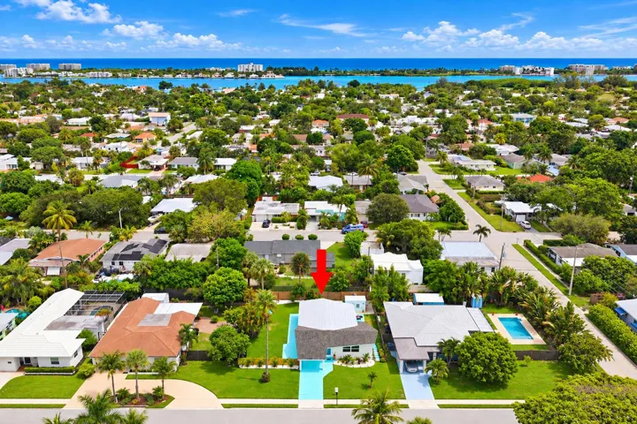 drone view of home & intracoastal