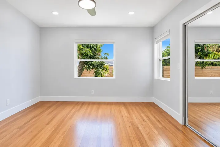 large bedroom no furniture