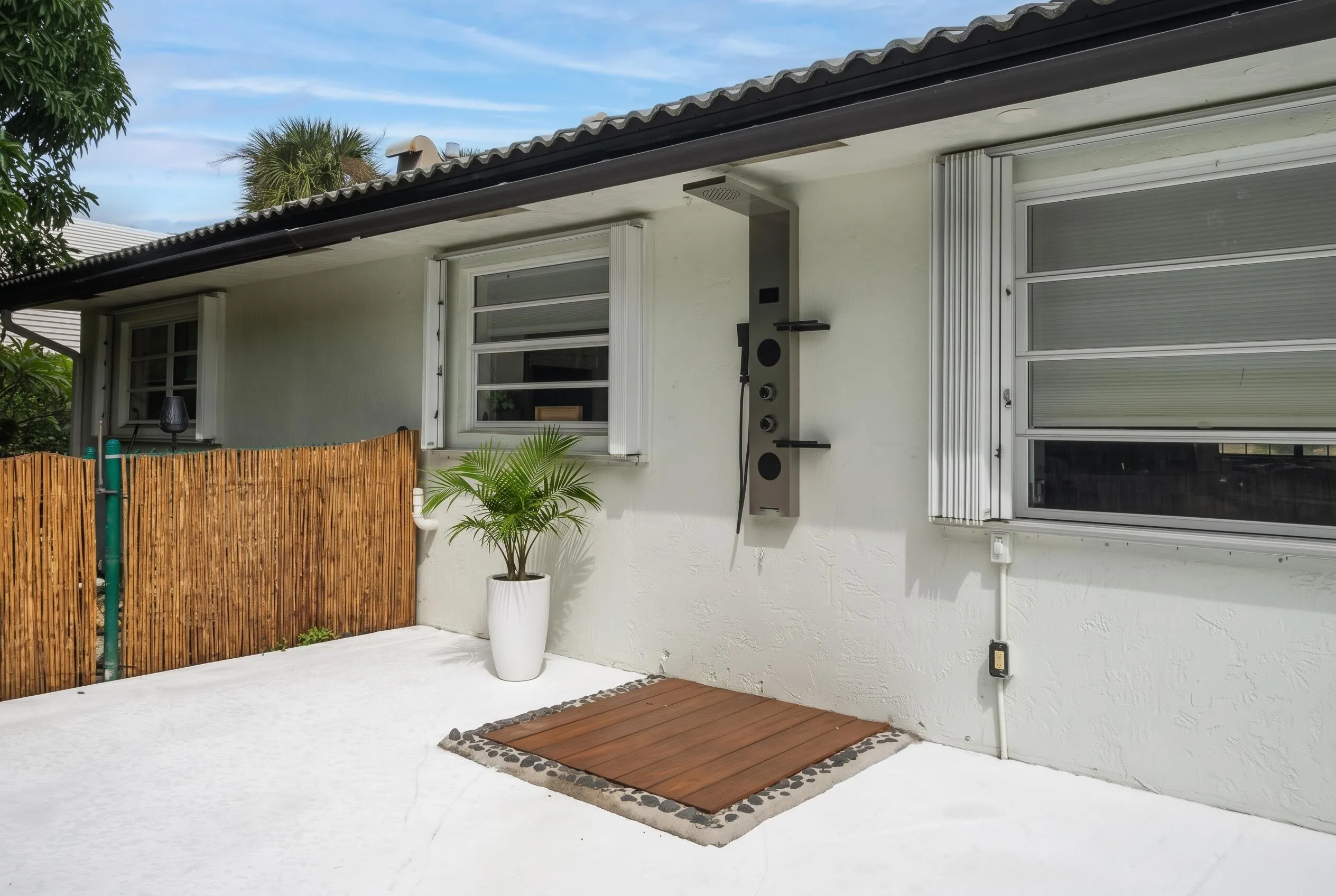 4526 St Andrews - pool shower