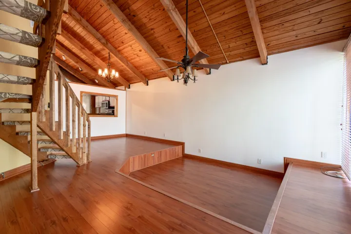 Beautiful Wood Beam Ceilings Fee Simple Townhouse
