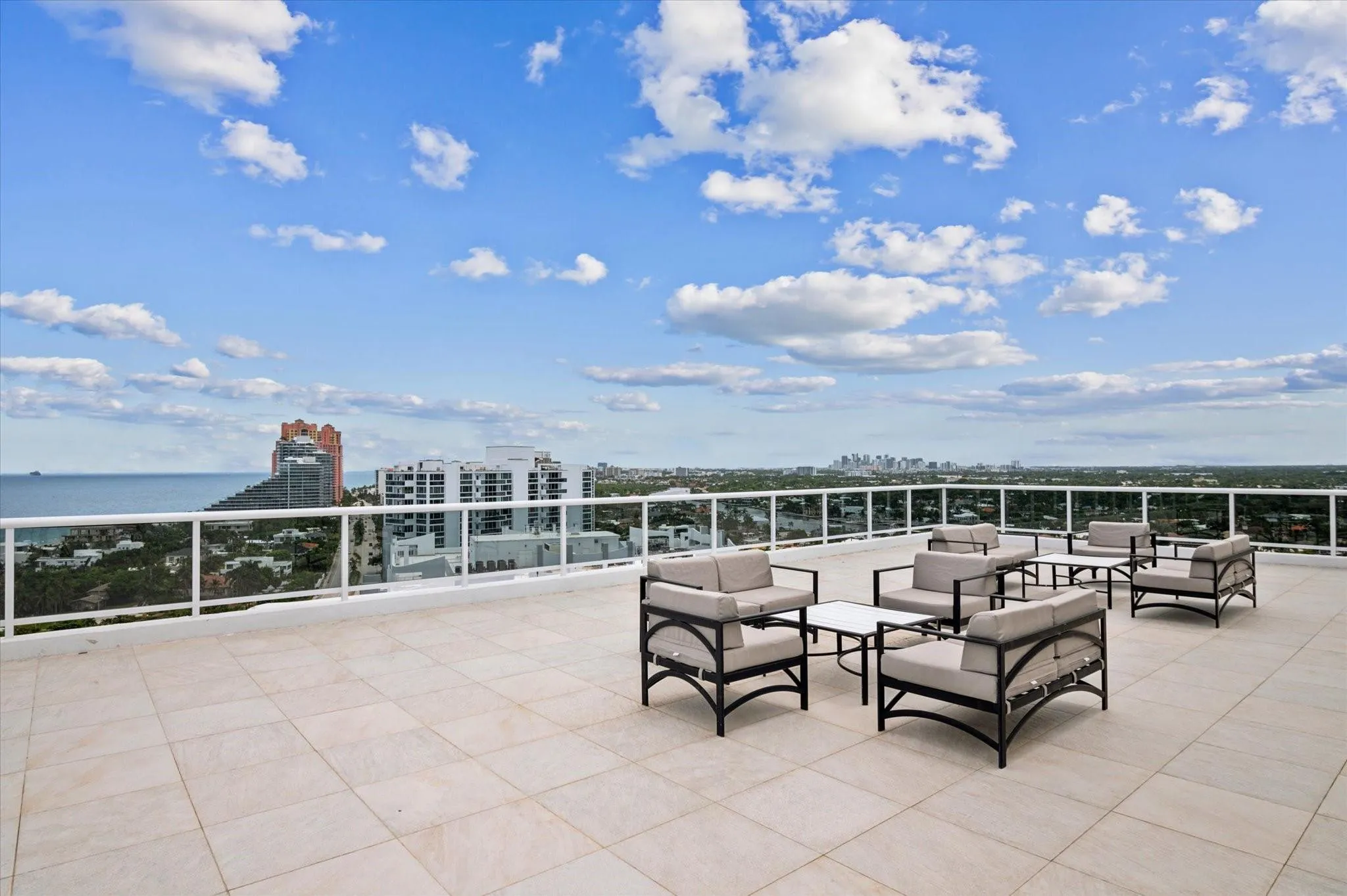 Rooftop patio with Views!