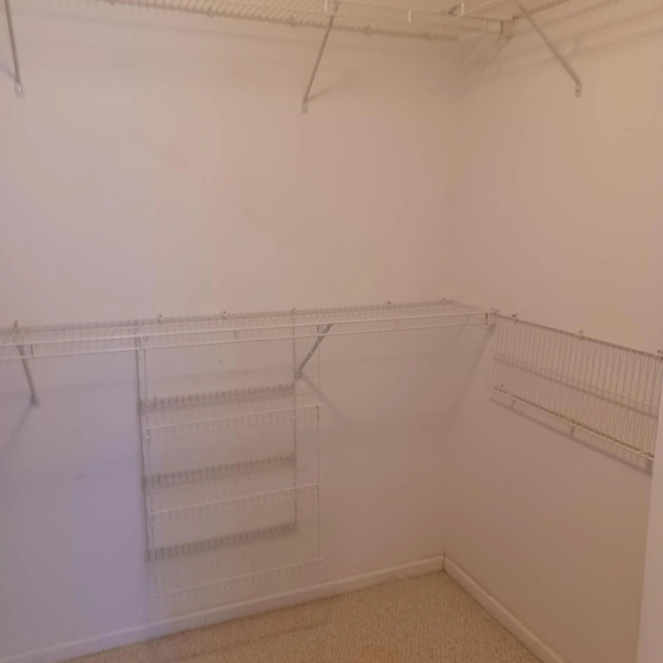 PRESTON CLOSET 1