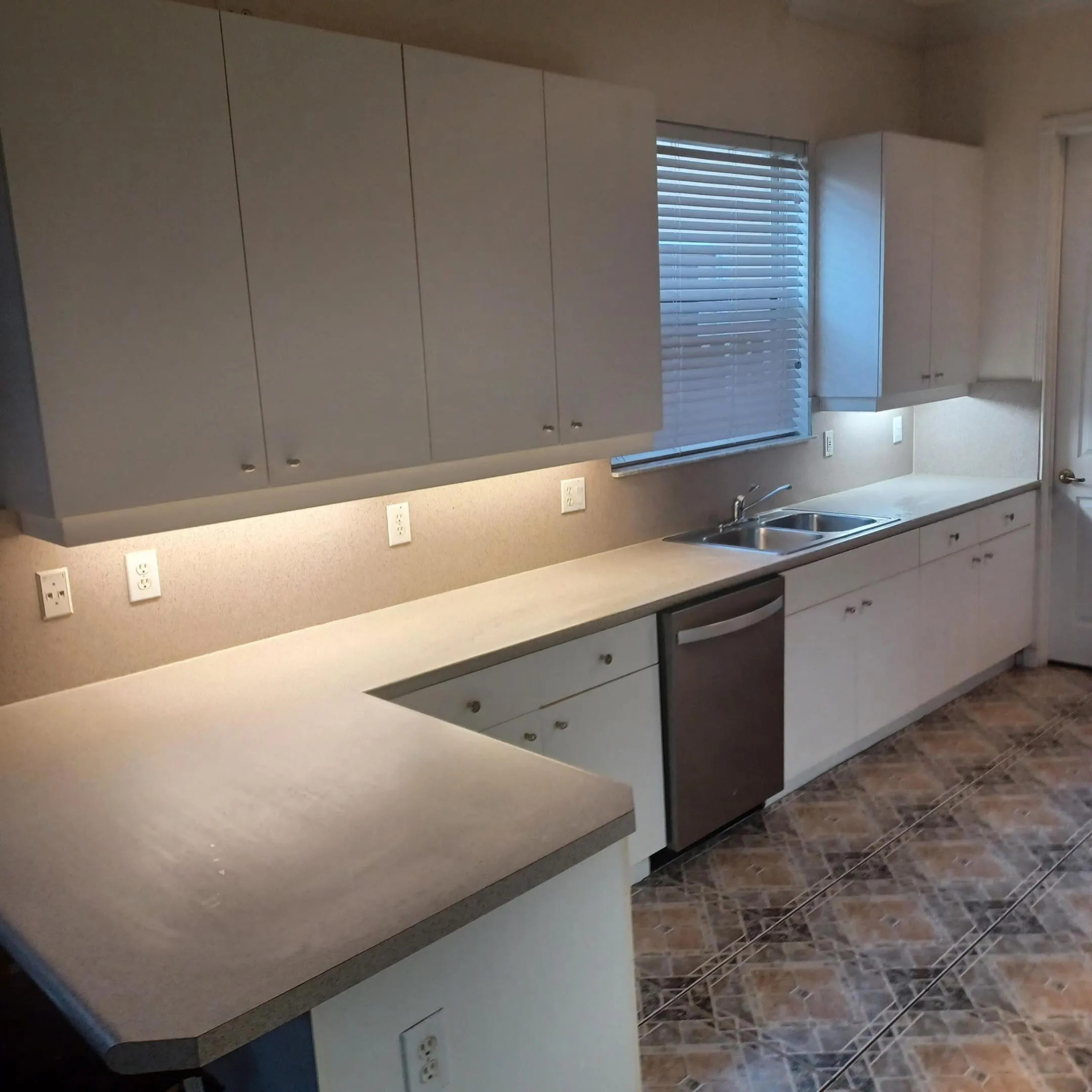 PRESTON KITCHEN 4