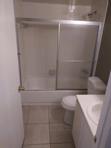 47886