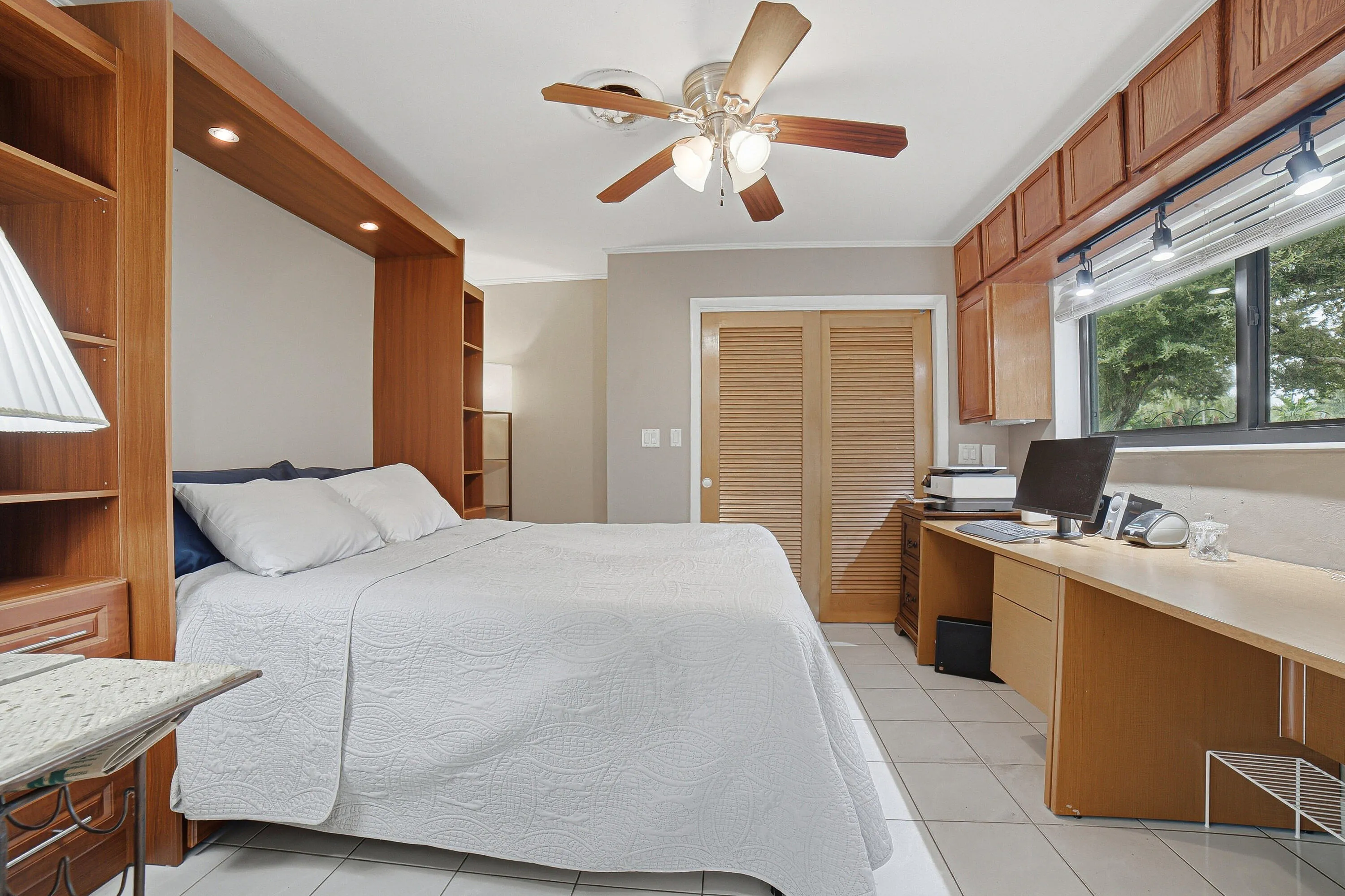 13-Bedroom3-Murphy Bed