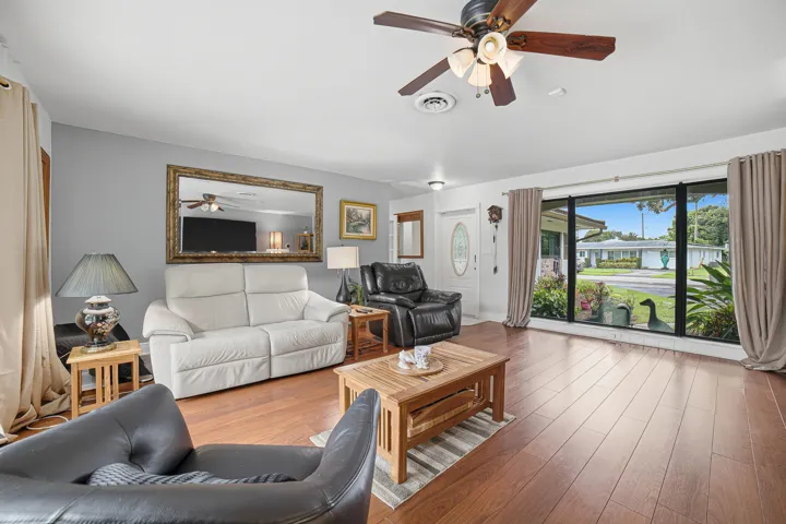 30-Livingroom-C
