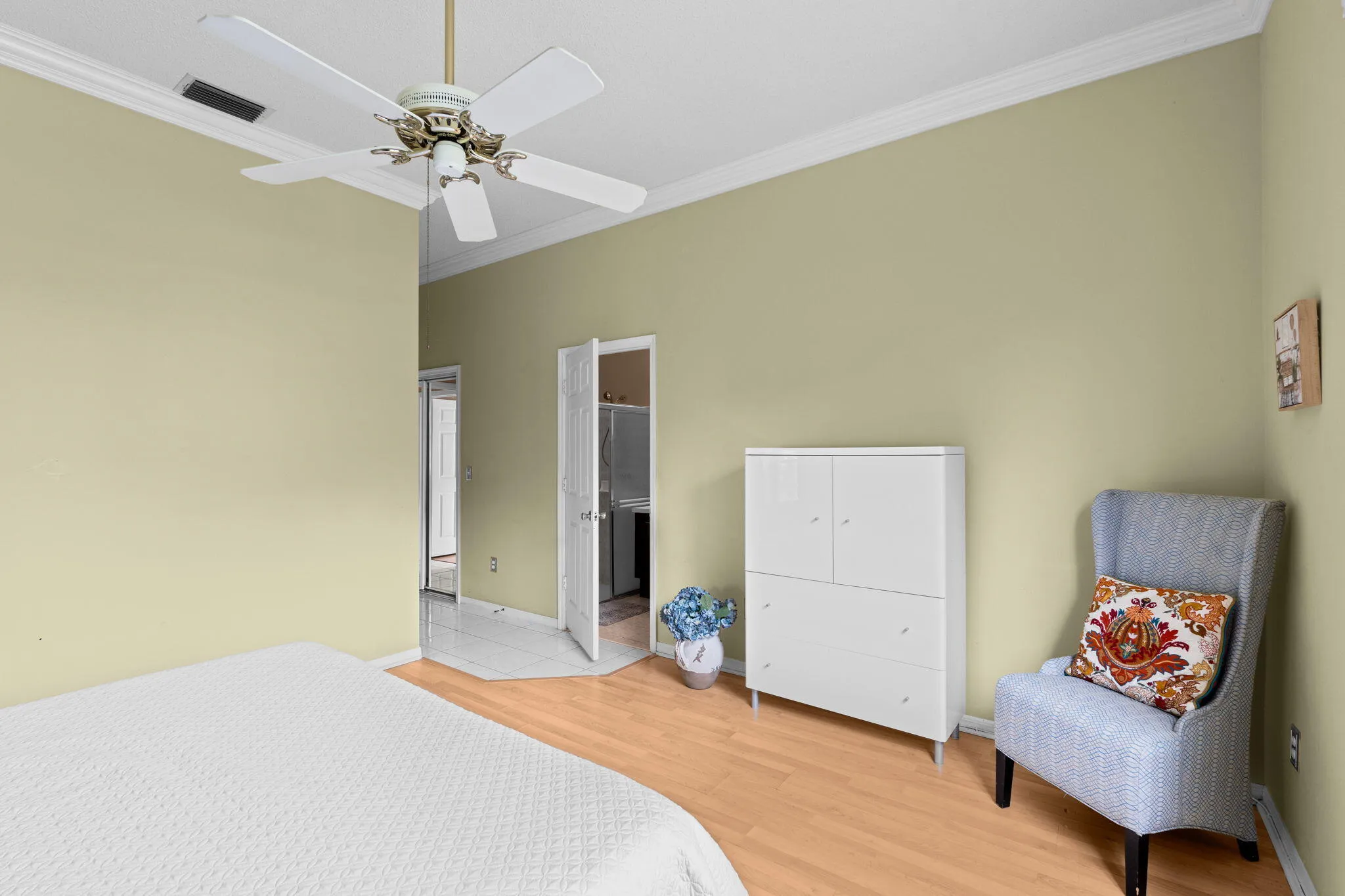 22-web-or-mls-A7409046