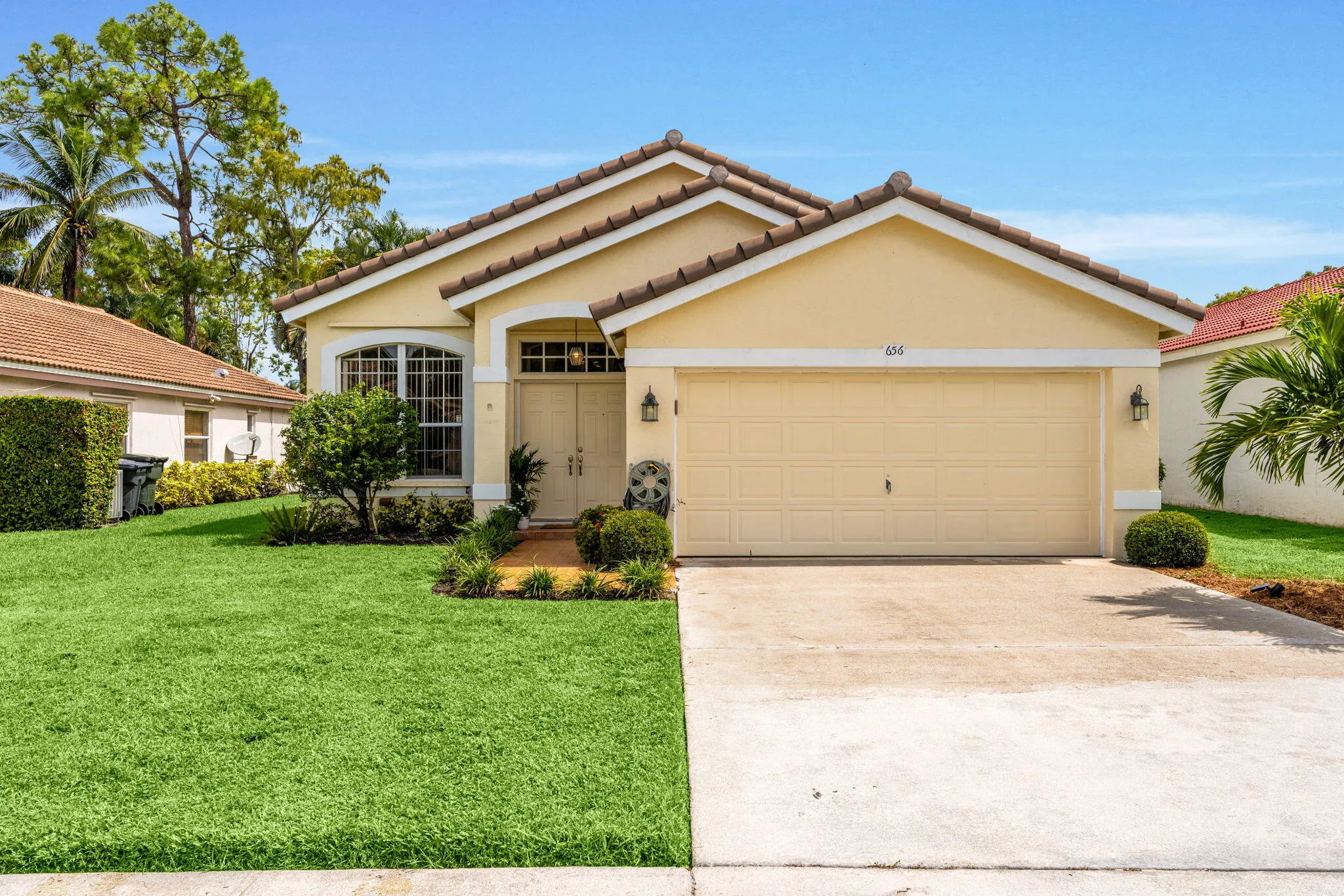 1-web-or-mls-A7408991