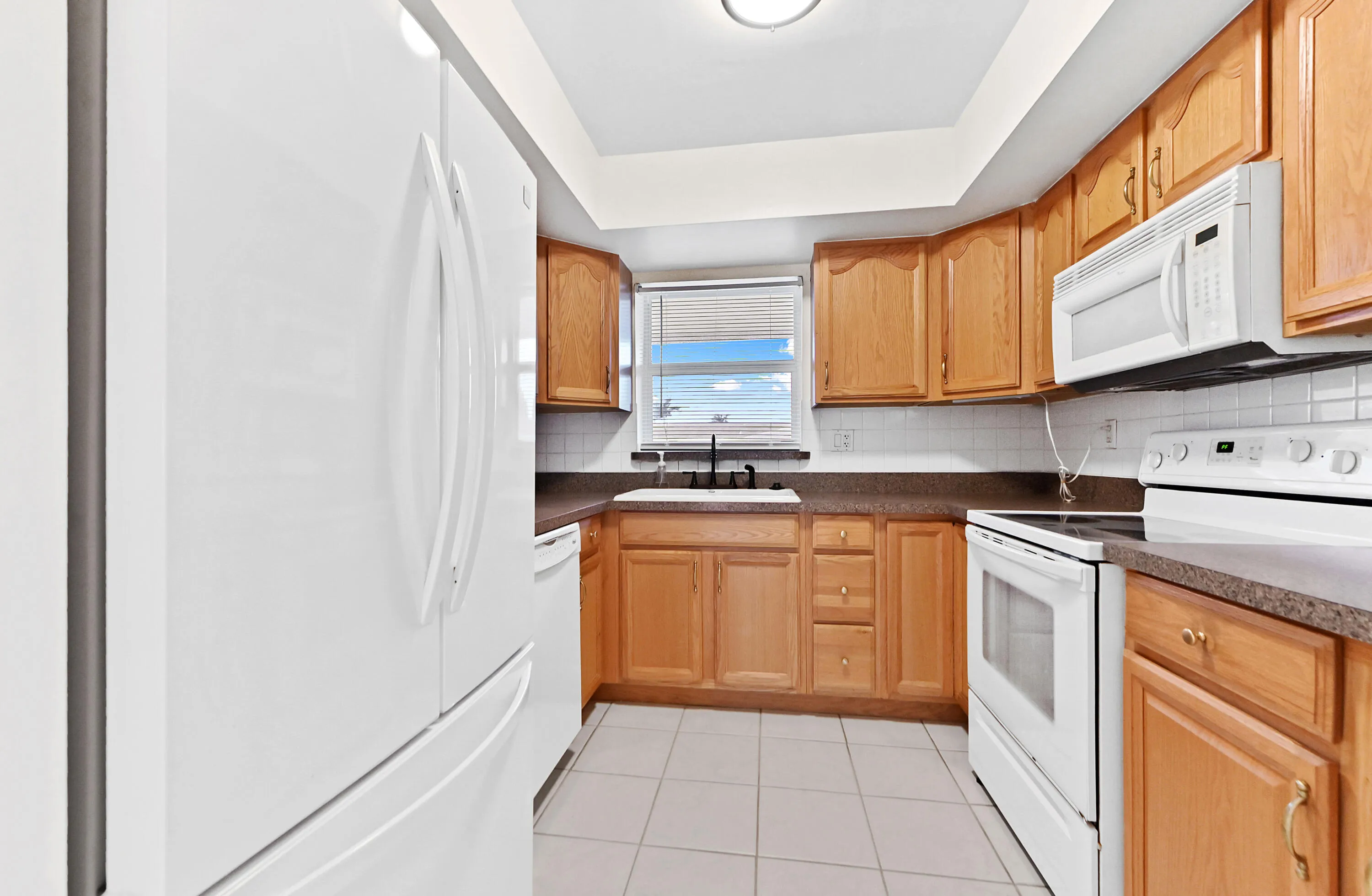 09 Kitchen 01