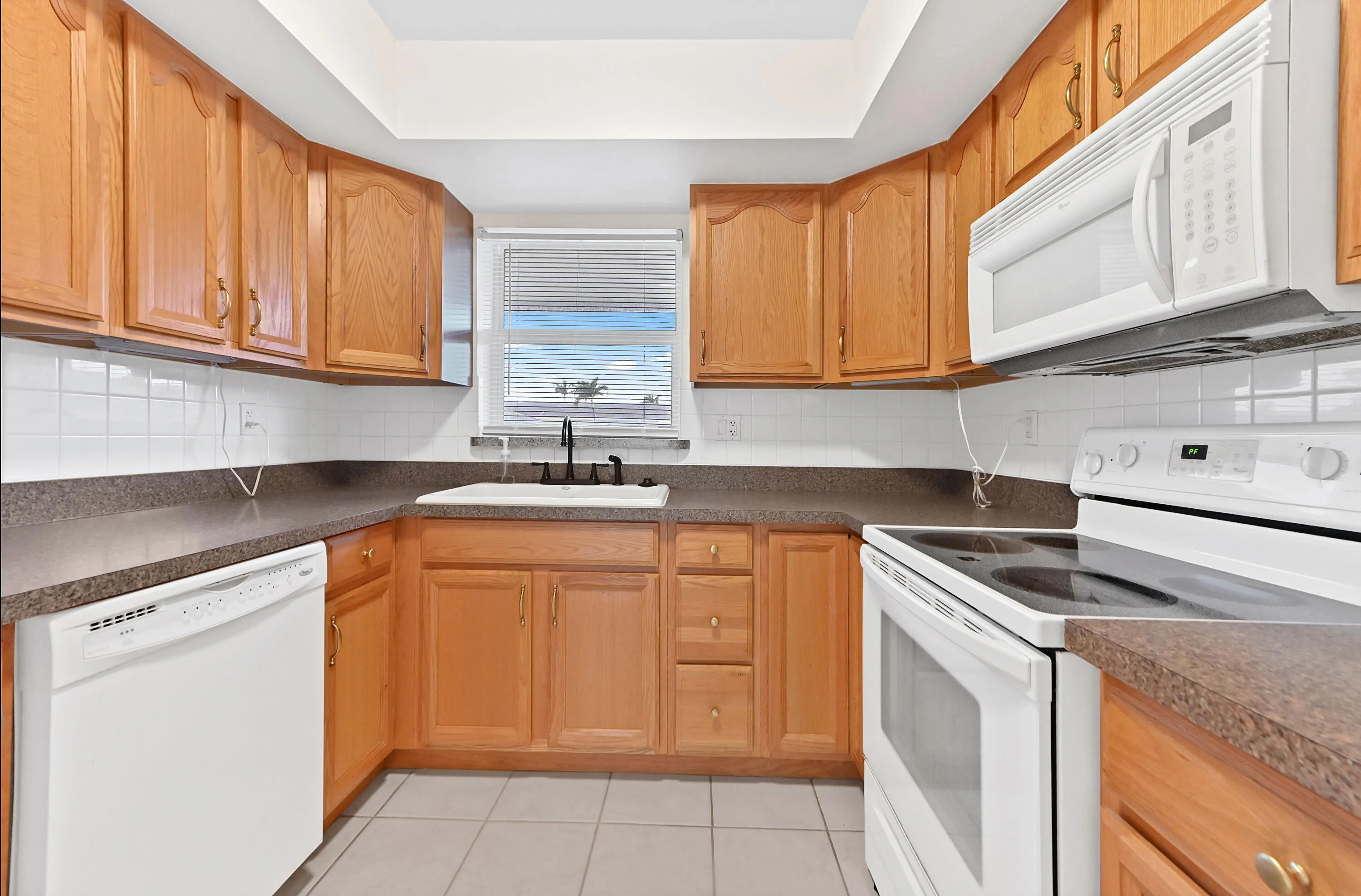 10 Kitchen 02