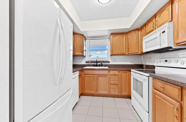 09 Kitchen 01