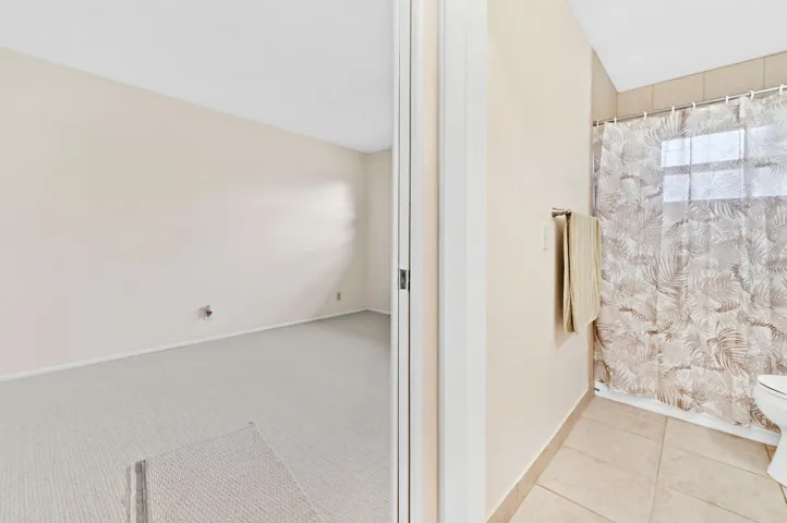 11 Bathroom 01