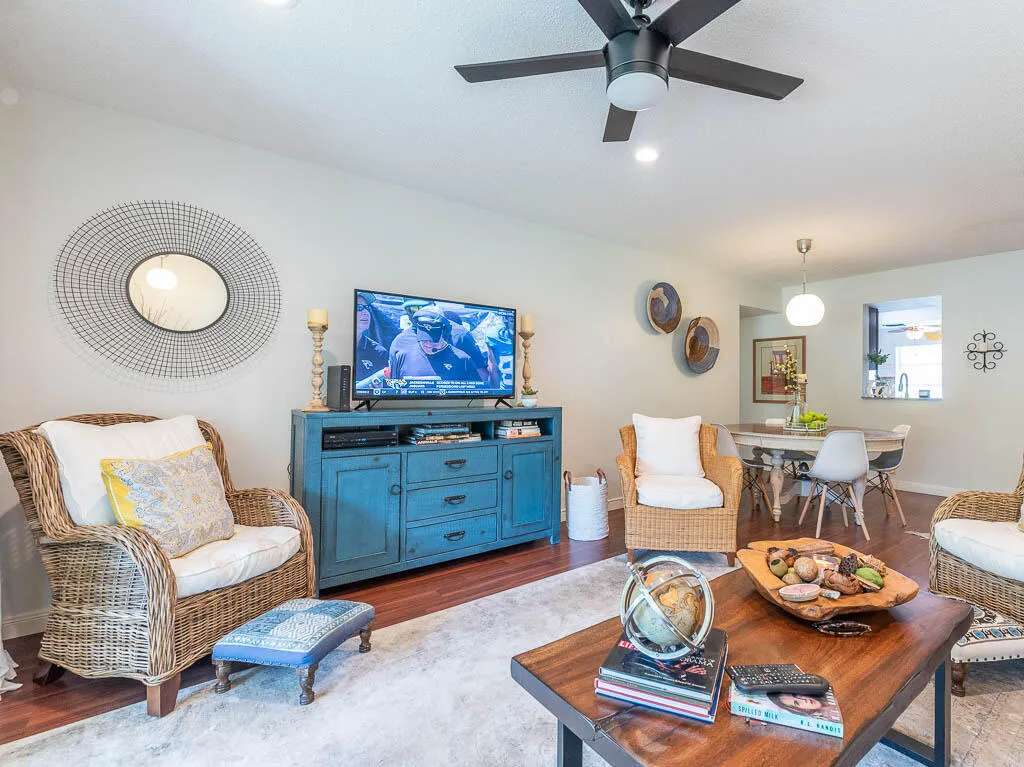 20230917-6550 S Oriole Blvd 202-0047