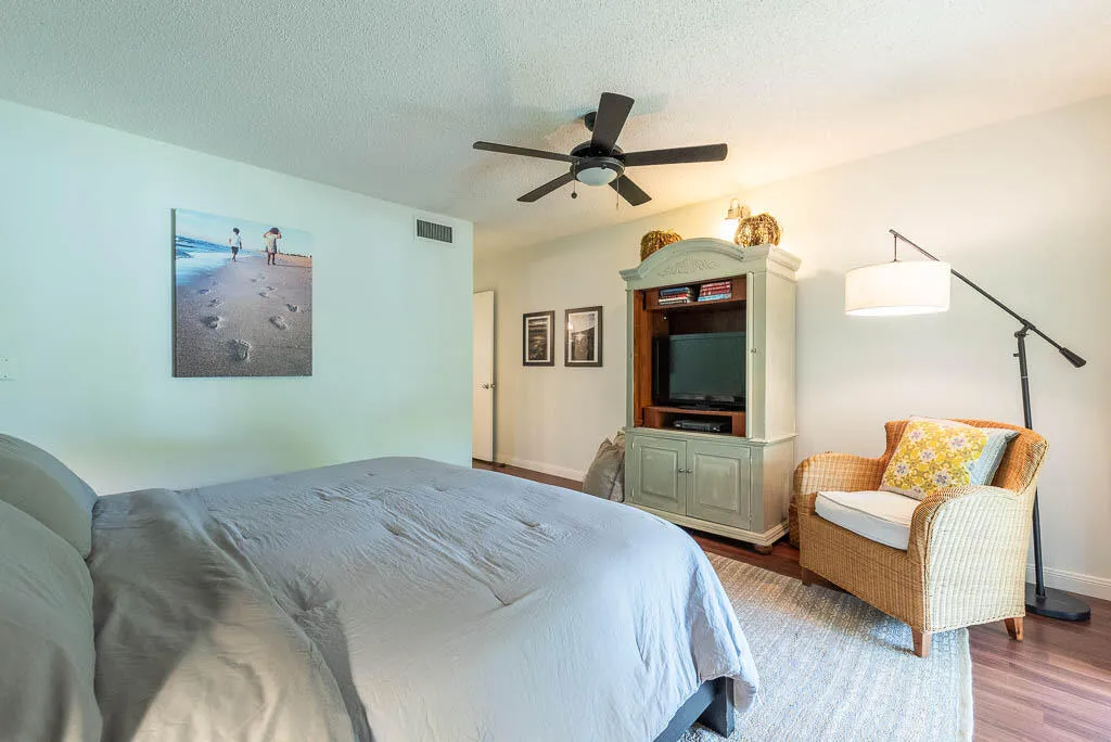 20230917-6550 S Oriole Blvd 202-0037