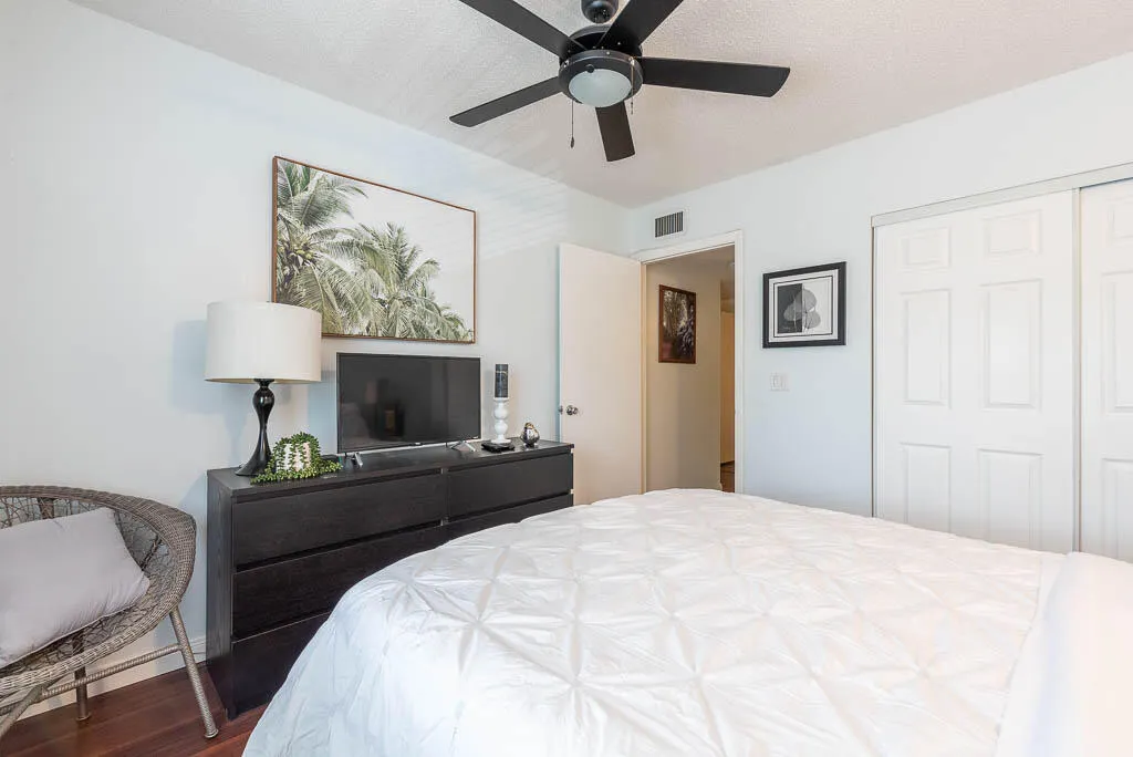 20230917-6550 S Oriole Blvd 202-0032
