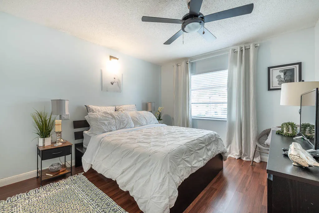 20230917-6550 S Oriole Blvd 202-0034