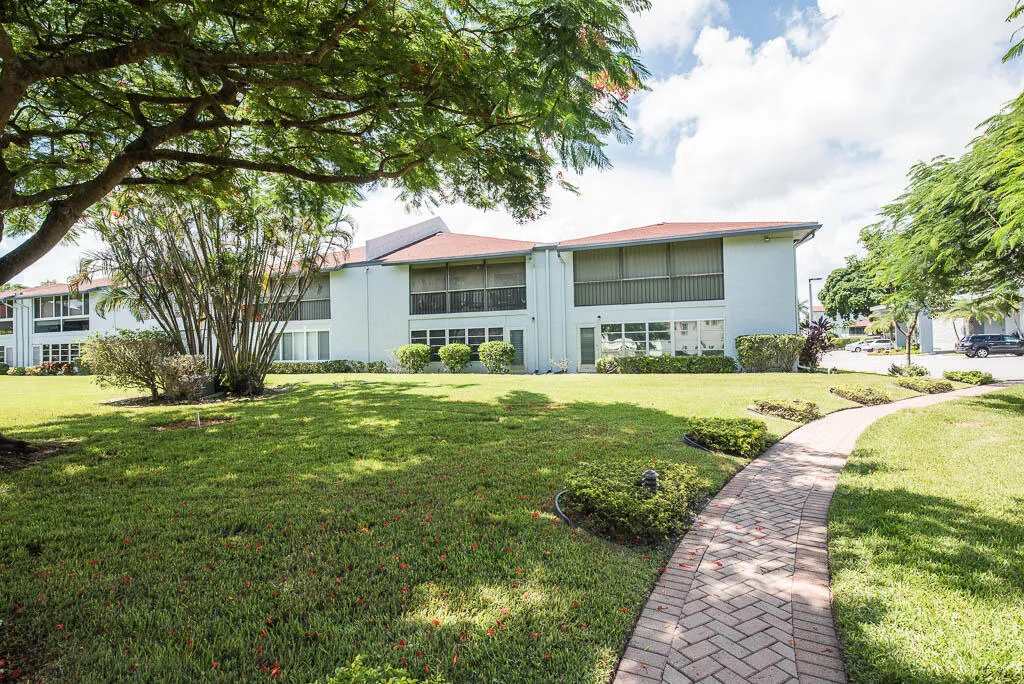 20230917-6550 S Oriole Blvd 202-0006