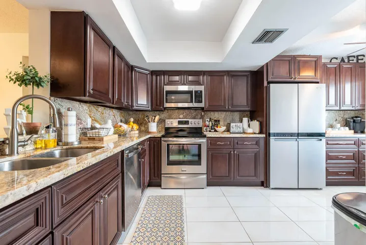 20230917-6550 S Oriole Blvd 202-0030
