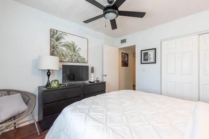 20230917-6550 S Oriole Blvd 202-0032