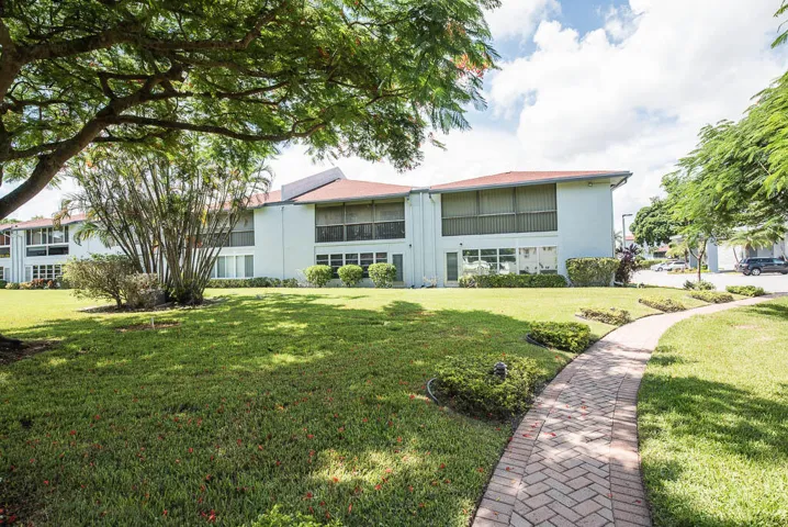 20230917-6550 S Oriole Blvd 202-0006