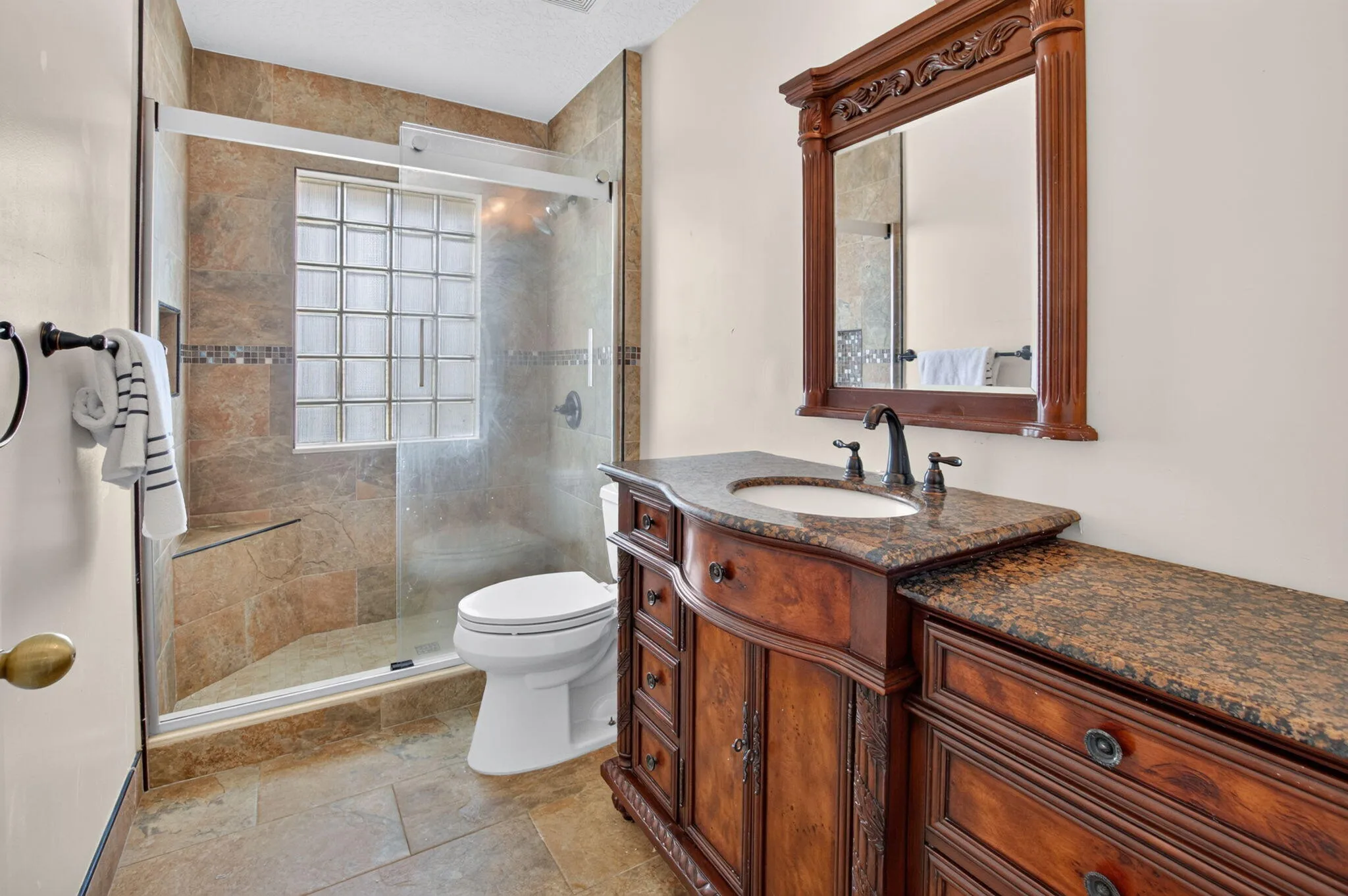 2nd Bathroo