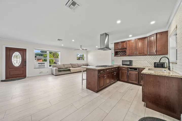 Living/Kitchen