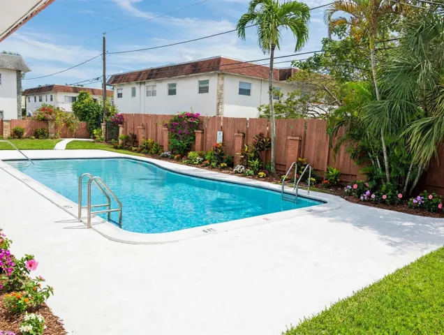 empty_pool_deck_1