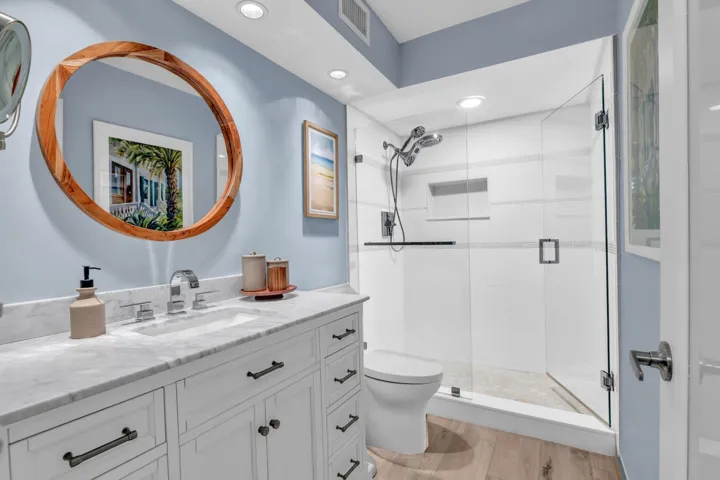 Guest bathroom with marble top and two adjustable shower heads with niche and detailed decorative tile finishes