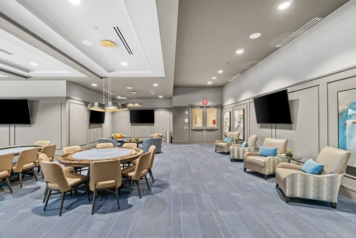 Valencia Grand Amenities