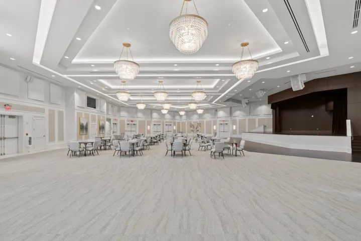 Valencia Grand Amenities
