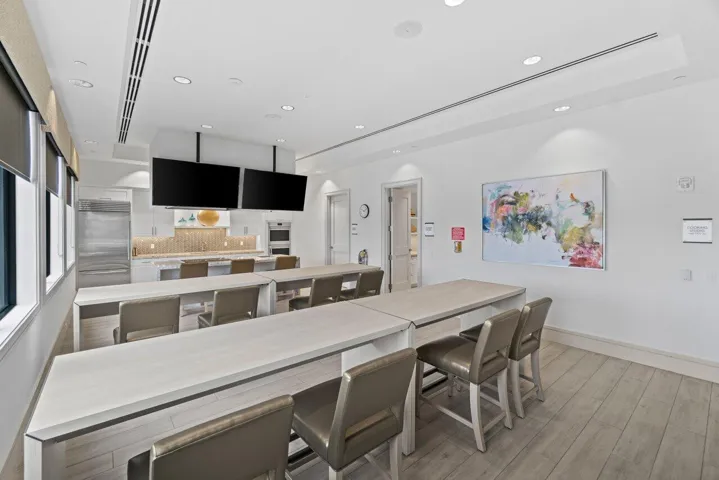 Valencia Grand Amenities