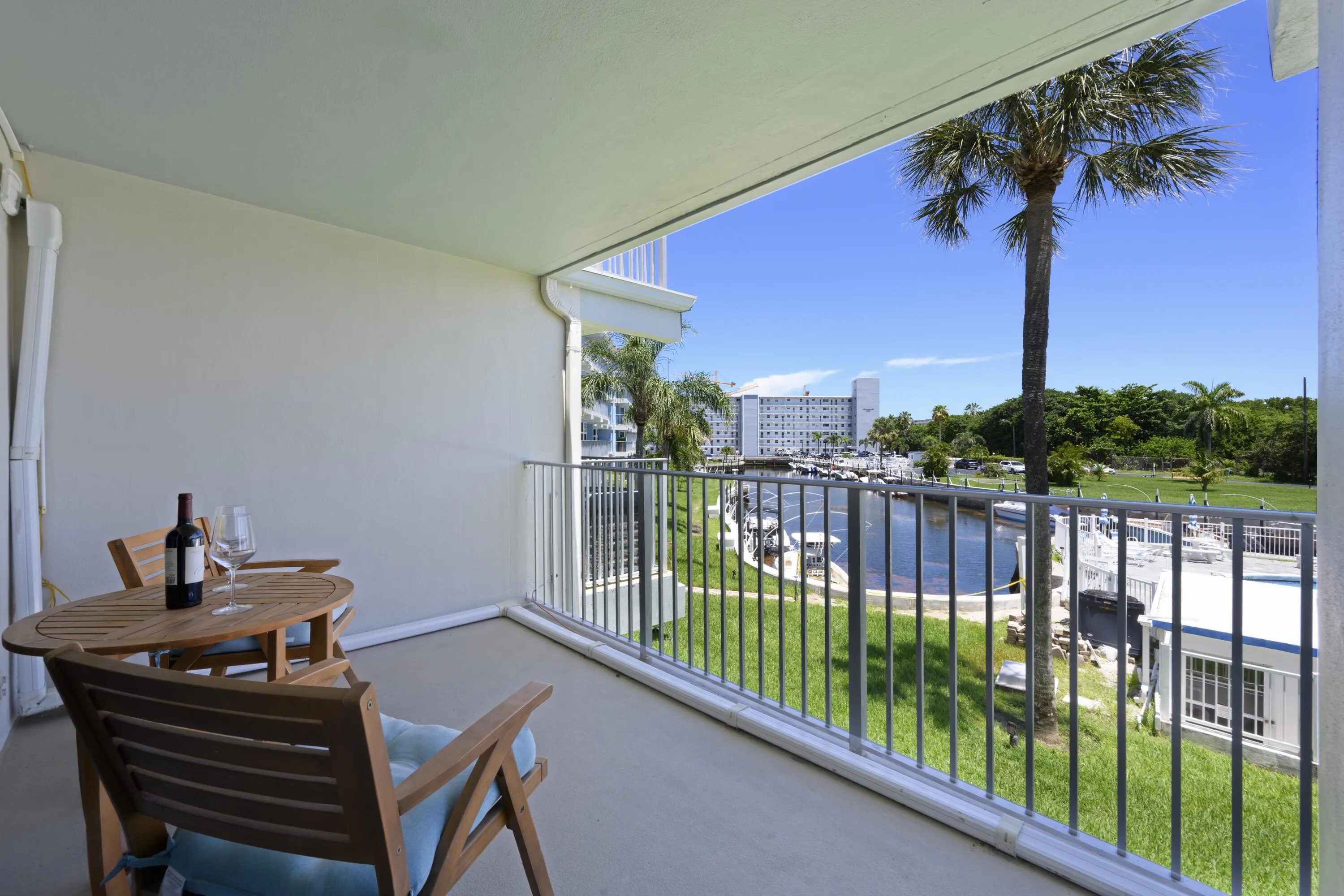 1445 SE 15th Ct Apt 203-print-011-011-DS
