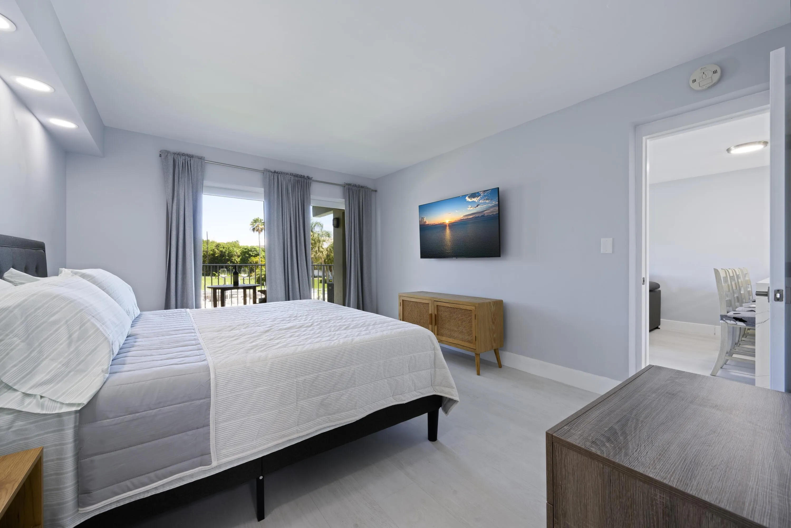 1445 SE 15th Ct Apt 203-print-019-013-DS