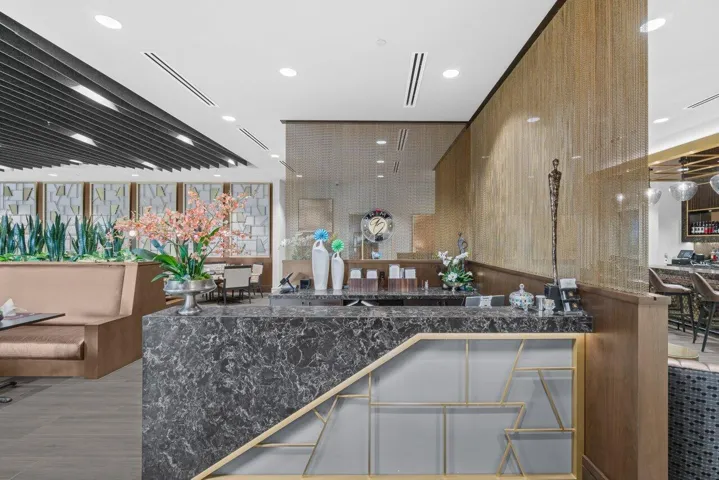 Valencia Grand Amenities
