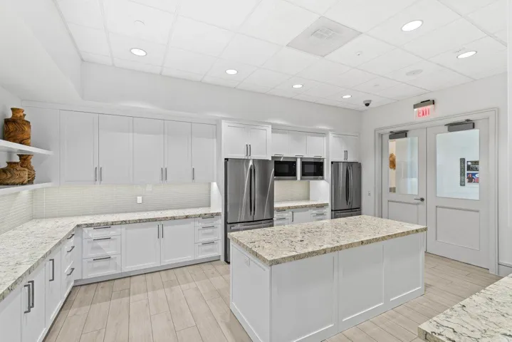 Valencia Grand Amenities