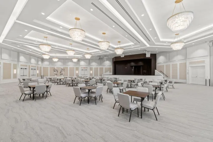 Valencia Grand Amenities