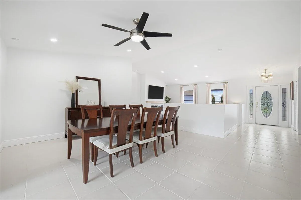 38-Dining Area