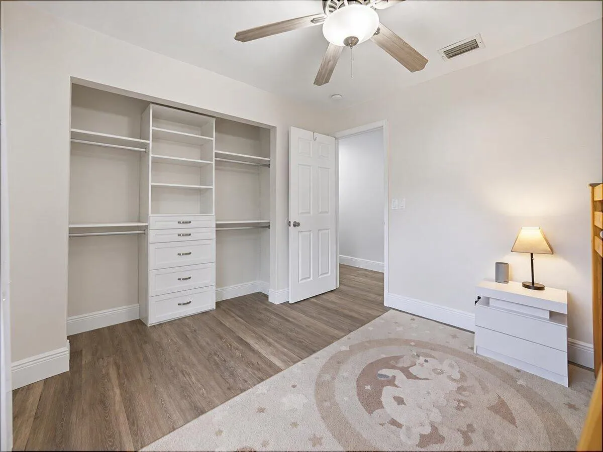 25-Bedroom1-B