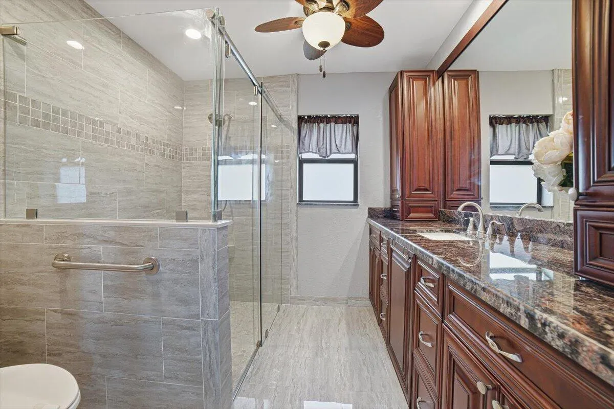 32-Bedroom4-Bathroom