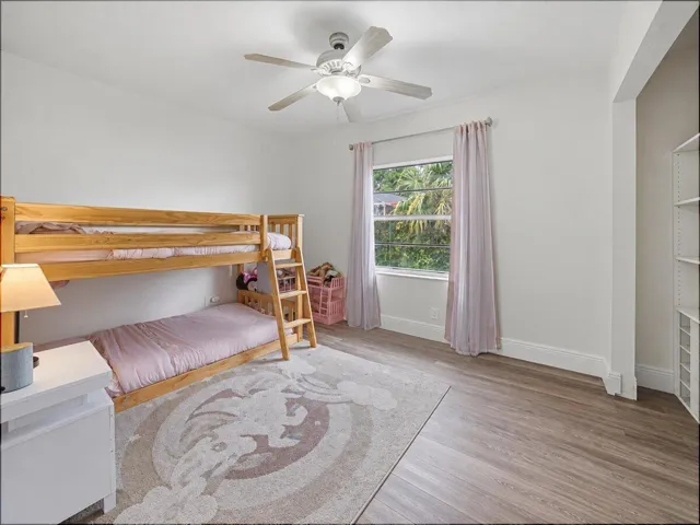24-Bedroom1