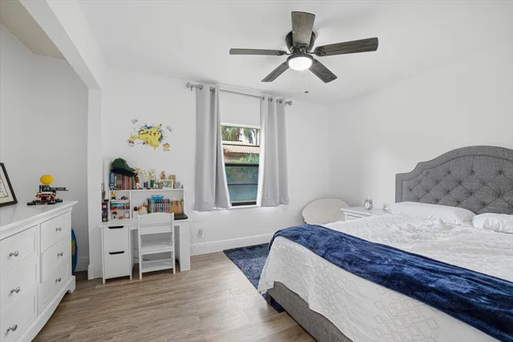 26-Bedroom2