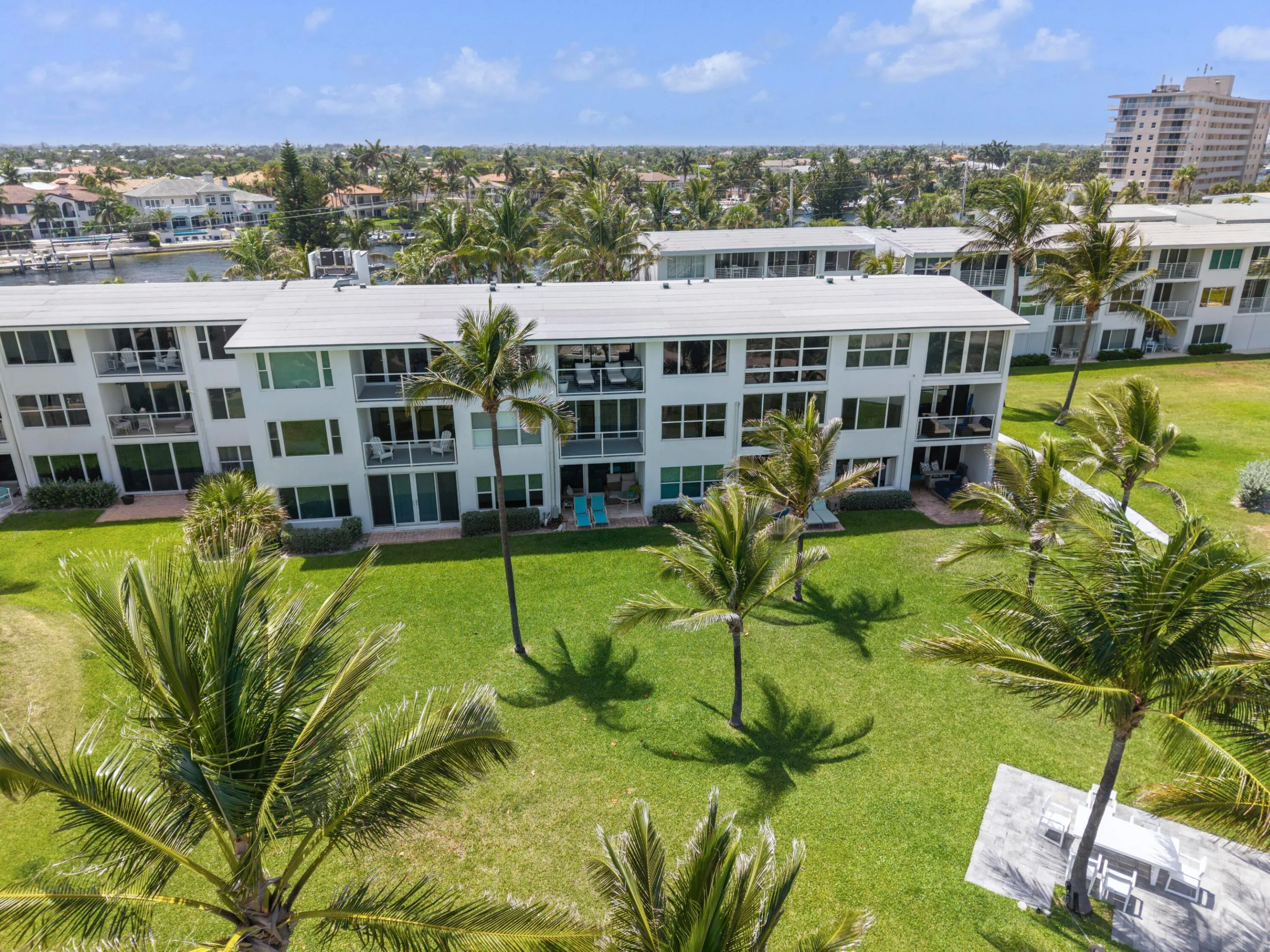 1041 Hillsboro Mile Apt 5-28