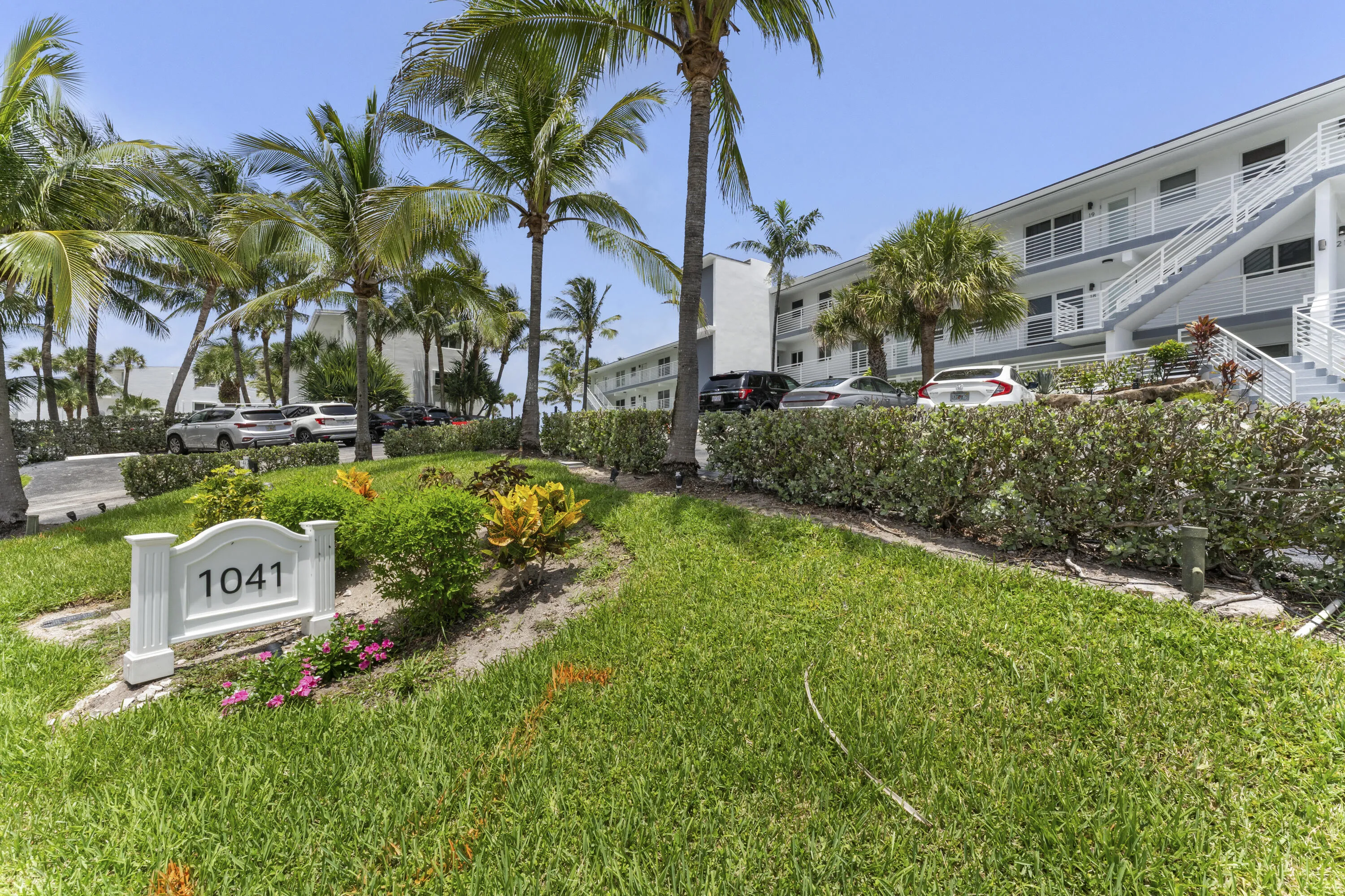 1041 Hillsboro Mile Apt 5-1