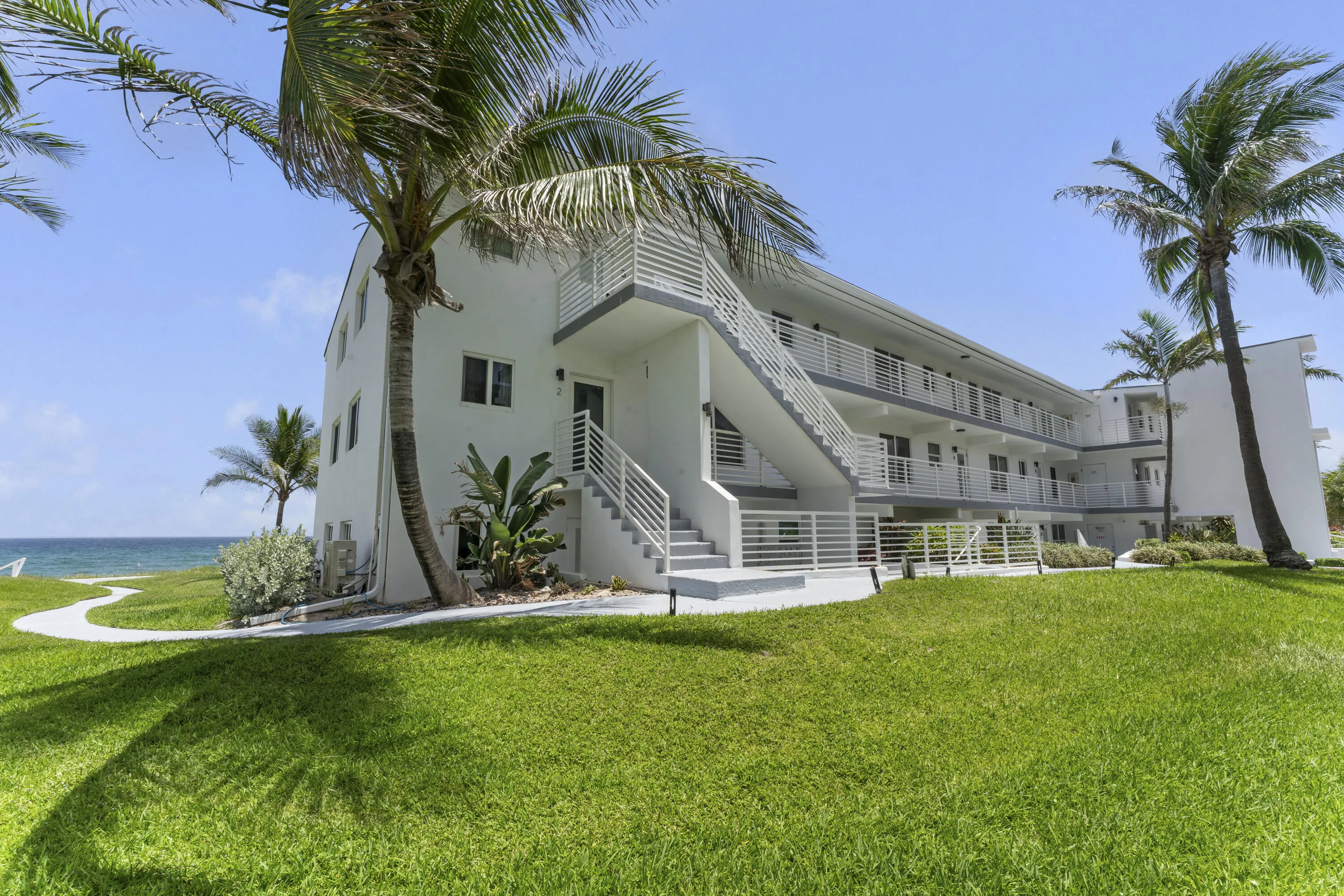 1041 Hillsboro Mile Apt 5-22
