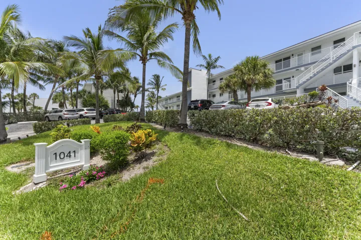 1041 Hillsboro Mile Apt 5-1